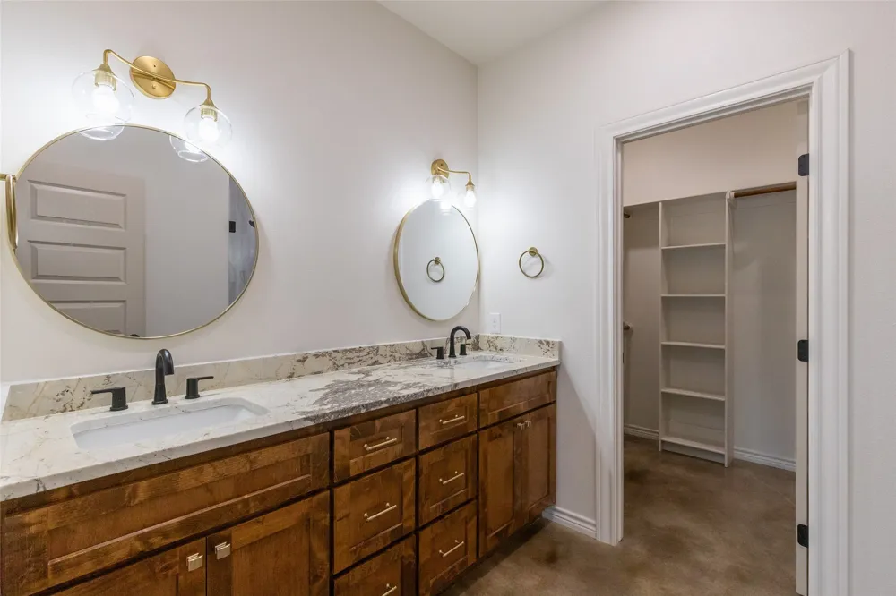 233 Britton Avenue Ovalo, TX 79541