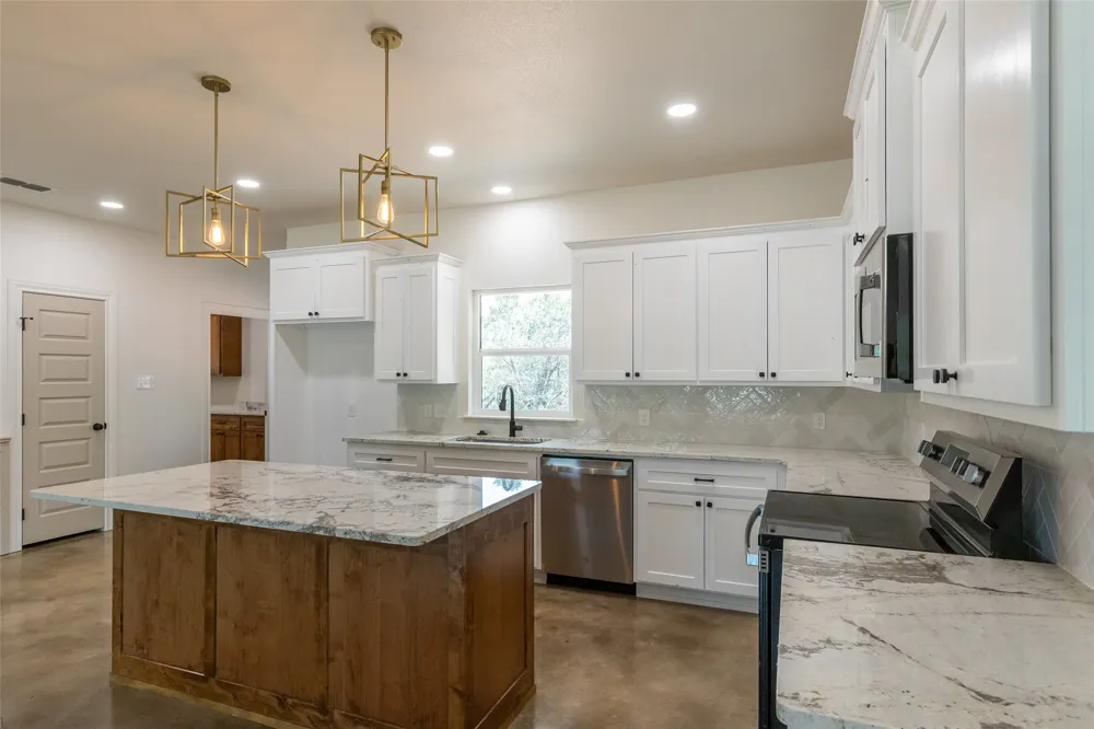 233 Britton Avenue Ovalo, TX 79541