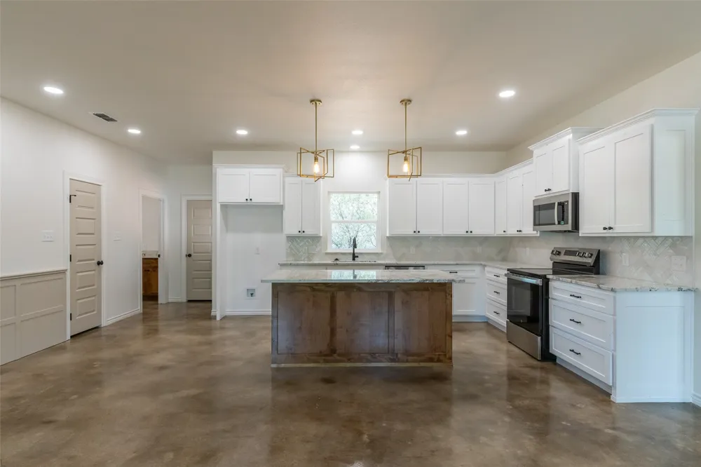 233 Britton Avenue Ovalo, TX 79541