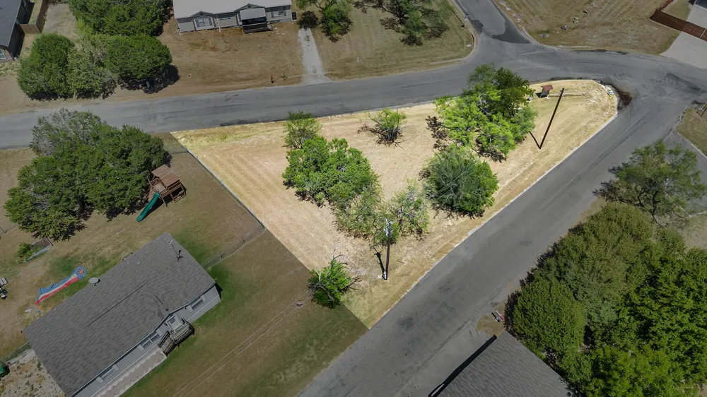 2513 Creekview Drive Granbury, TX 76048