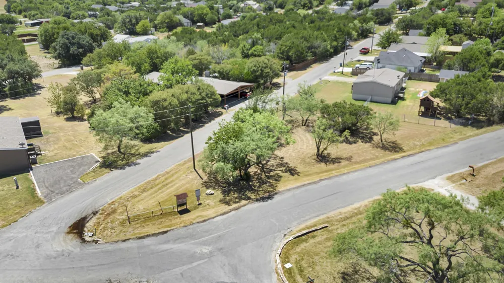 2513 Creekview Drive Granbury, TX 76048