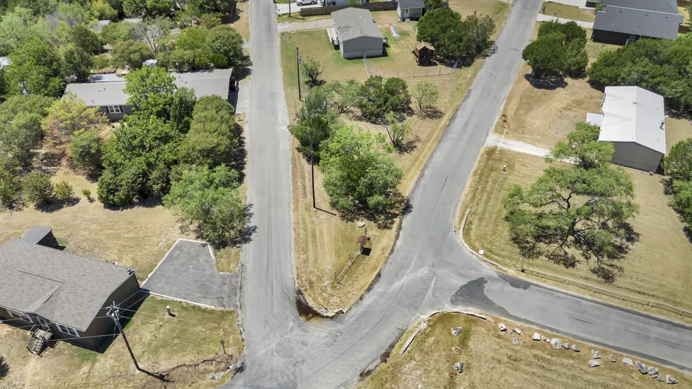 2513 Creekview Drive Granbury, TX 76048