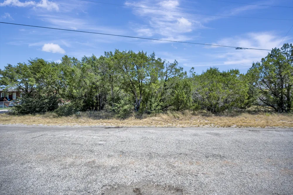 2513 Creekview Drive Granbury, TX 76048