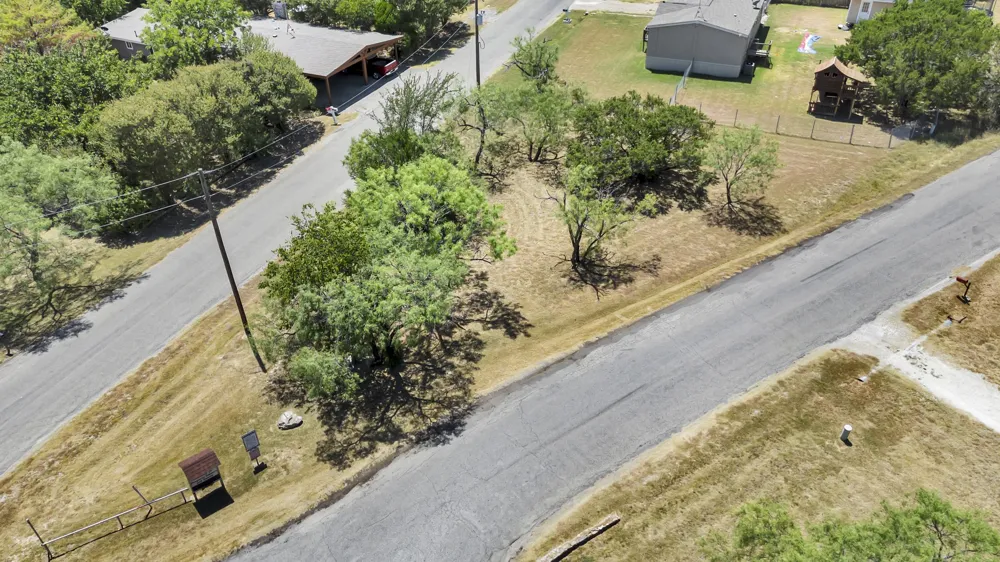 2513 Creekview Drive Granbury, TX 76048