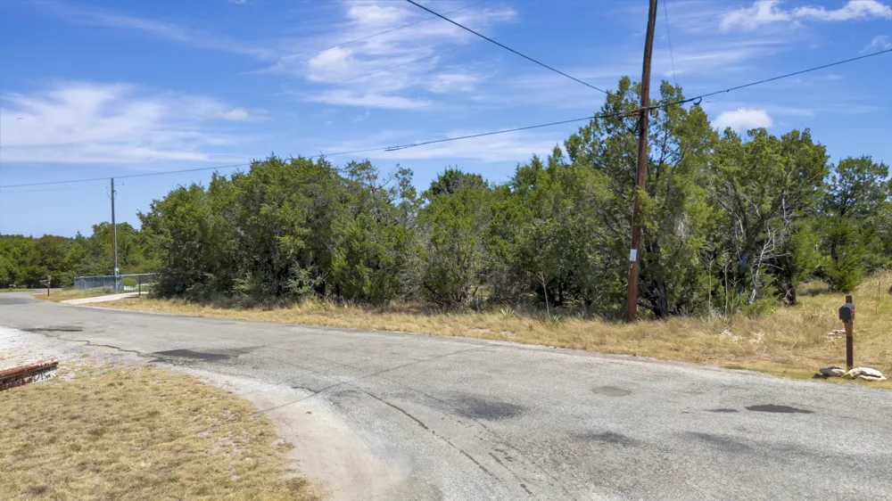 2513 Creekview Drive Granbury, TX 76048