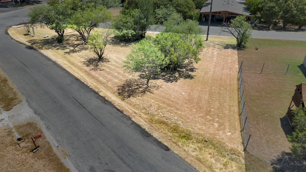 2513 Creekview Drive Granbury, TX 76048