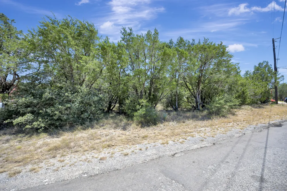 2513 Creekview Drive Granbury, TX 76048