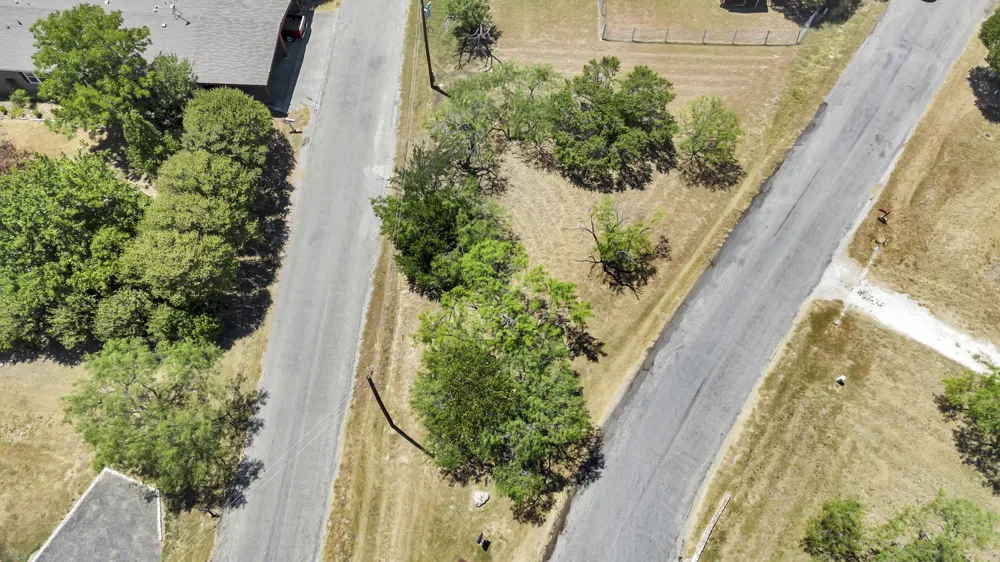2513 Creekview Drive Granbury, TX 76048