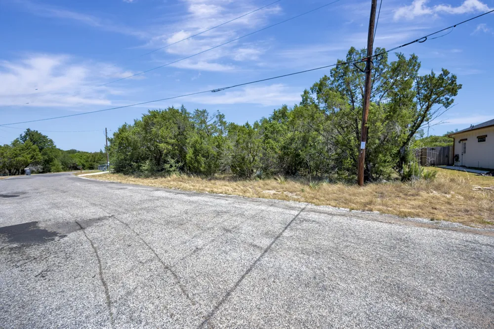 2513 Creekview Drive Granbury, TX 76048