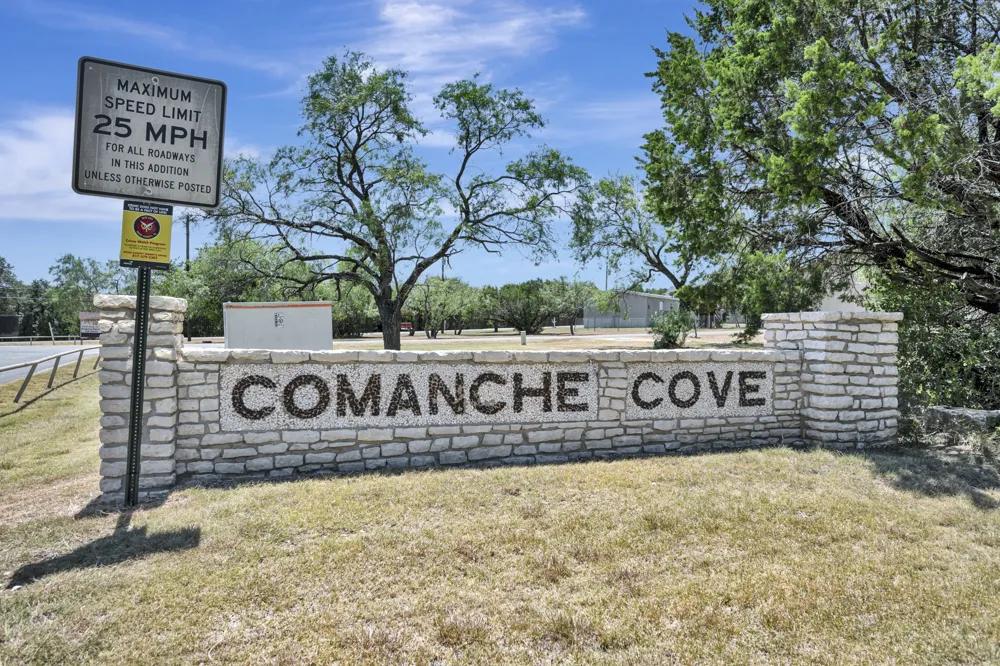 2513 Creekview Drive Granbury, TX 76048