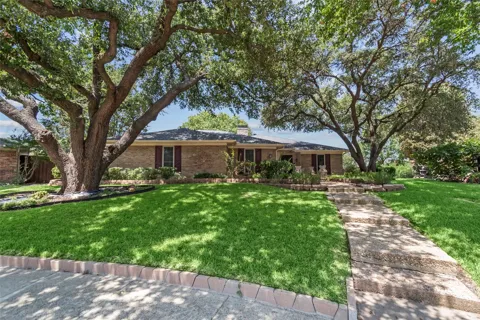 3233 Chimneyrock Drive