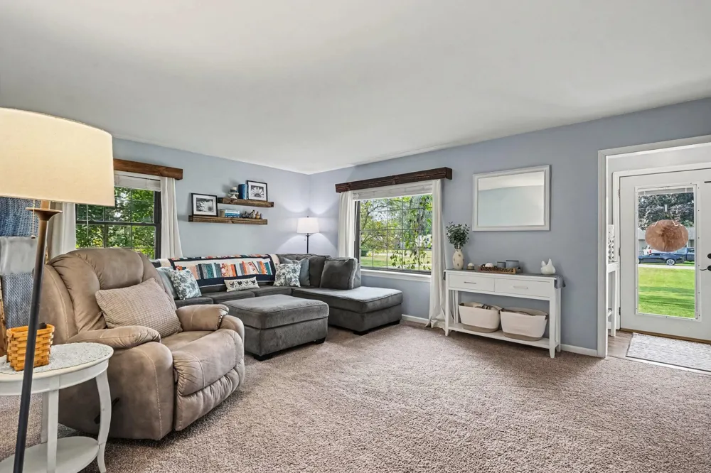 912 Wendover Boulevard Norton Shores, MI 49441
