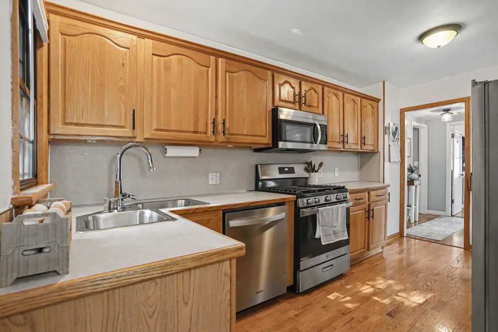 912 Wendover Boulevard Norton Shores, MI 49441