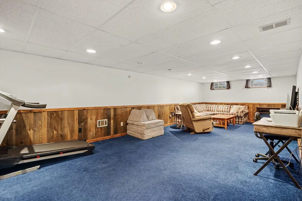 912 Wendover Boulevard Norton Shores, MI 49441