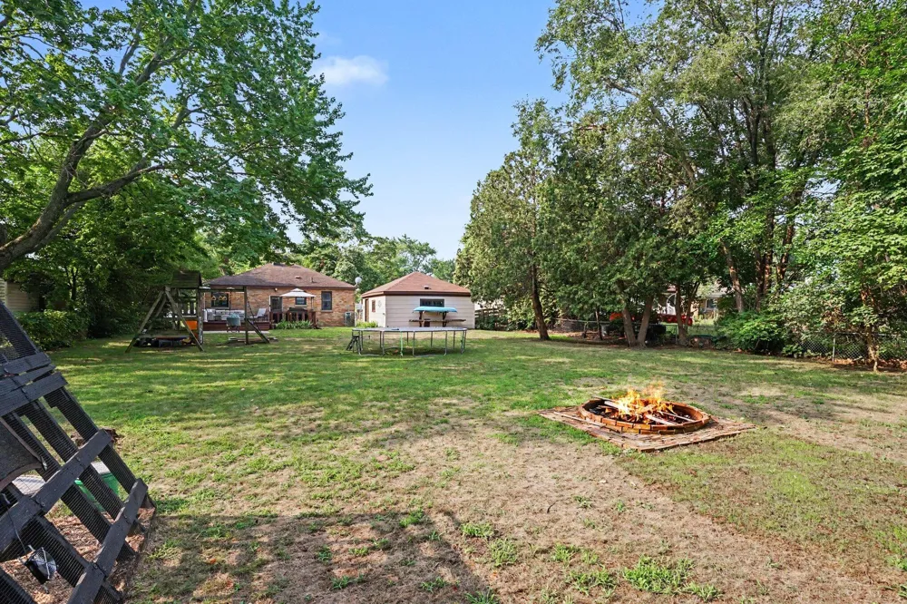 912 Wendover Boulevard Norton Shores, MI 49441