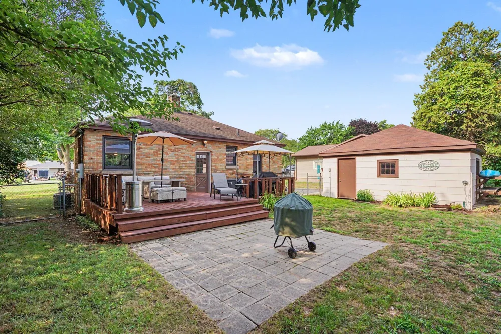 912 Wendover Boulevard Norton Shores, MI 49441
