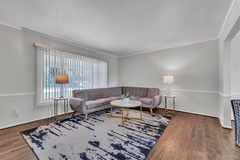 28595 San Carlos Street Southfield City, MI 48076