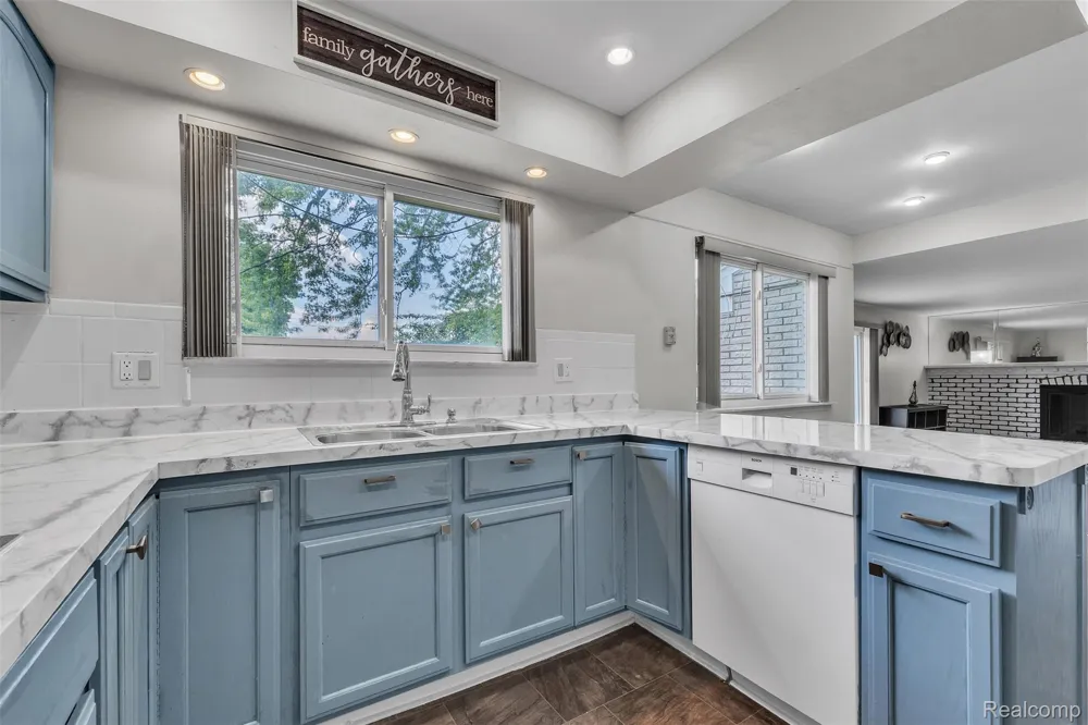 28595 San Carlos Street Southfield City, MI 48076