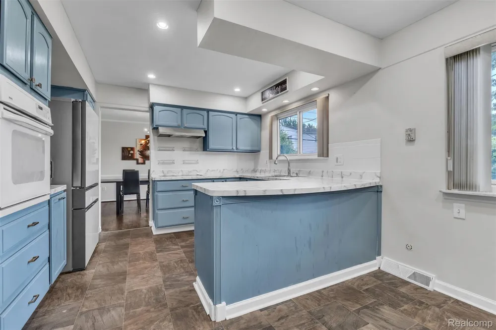 28595 San Carlos Street Southfield City, MI 48076