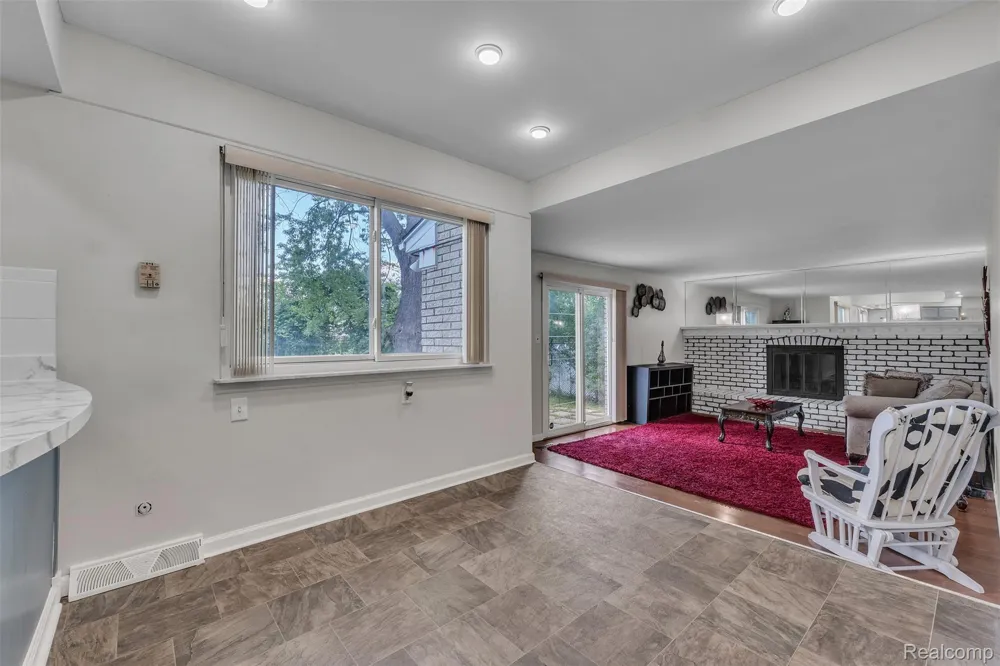 28595 San Carlos Street Southfield City, MI 48076