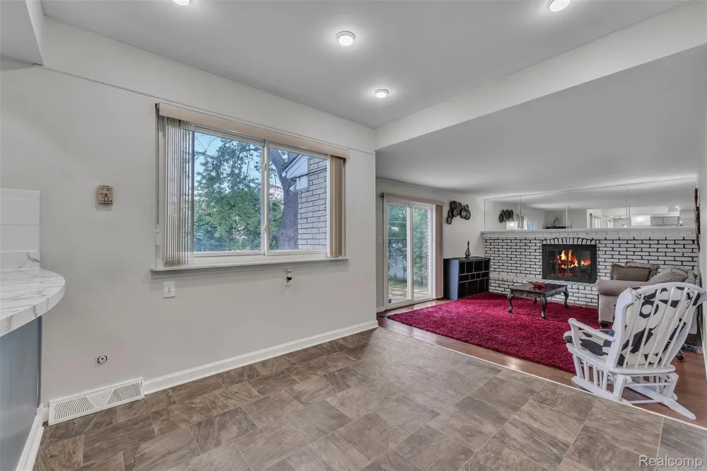 28595 San Carlos Street Southfield City, MI 48076