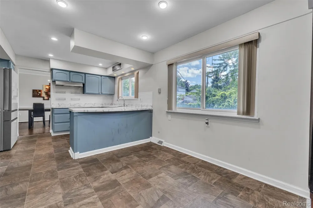 28595 San Carlos Street Southfield City, MI 48076