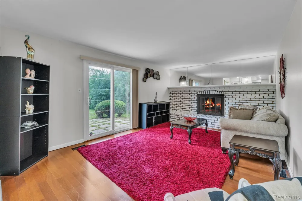 28595 San Carlos Street Southfield City, MI 48076