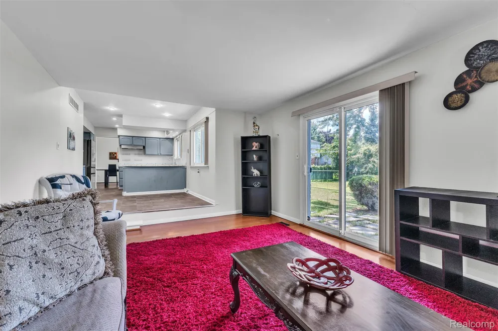 28595 San Carlos Street Southfield City, MI 48076