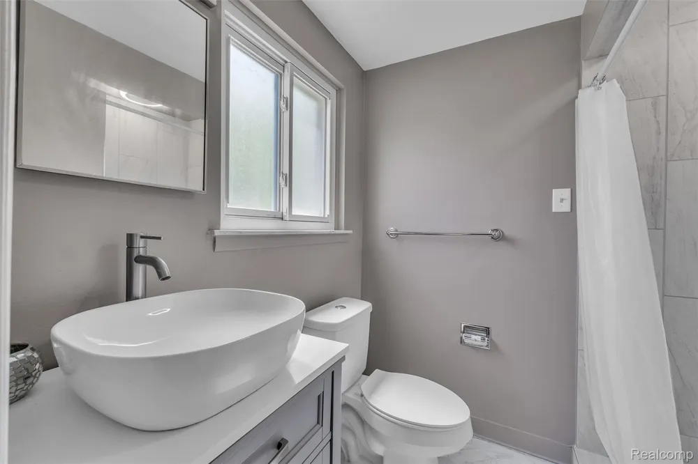 28595 San Carlos Street Southfield City, MI 48076