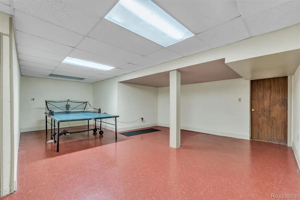28595 San Carlos Street Southfield City, MI 48076