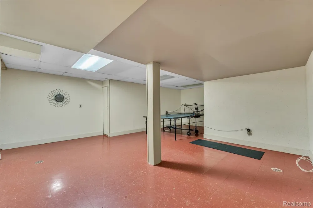 28595 San Carlos Street Southfield City, MI 48076