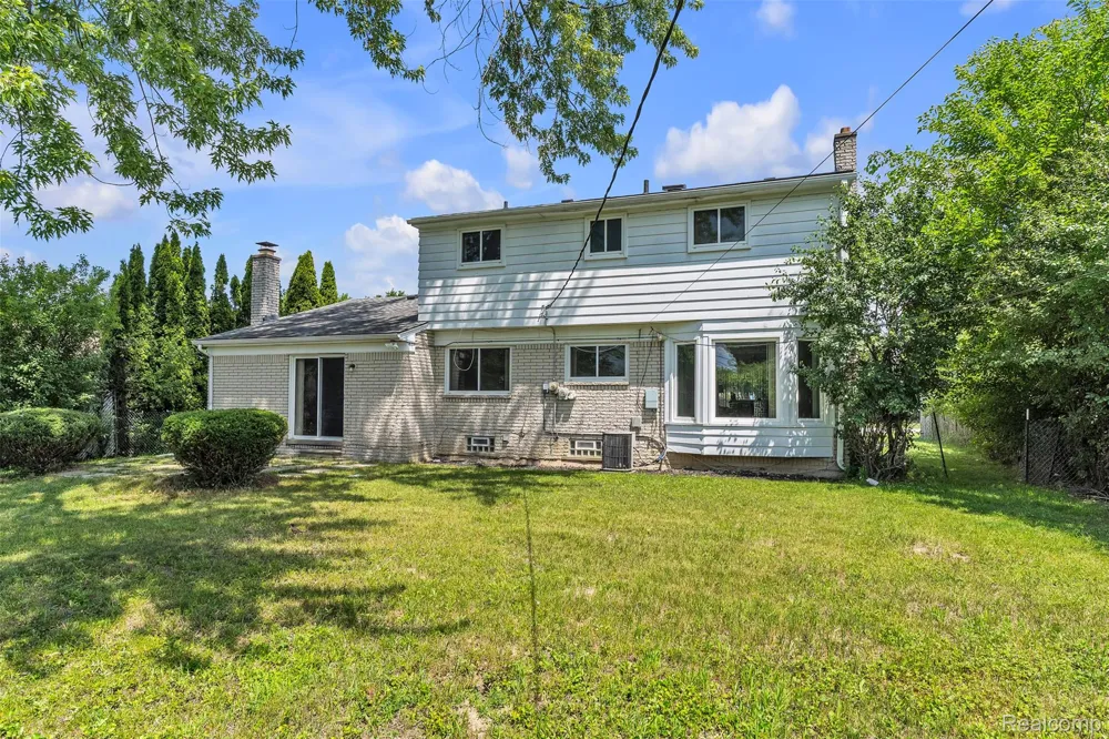 28595 San Carlos Street Southfield City, MI 48076