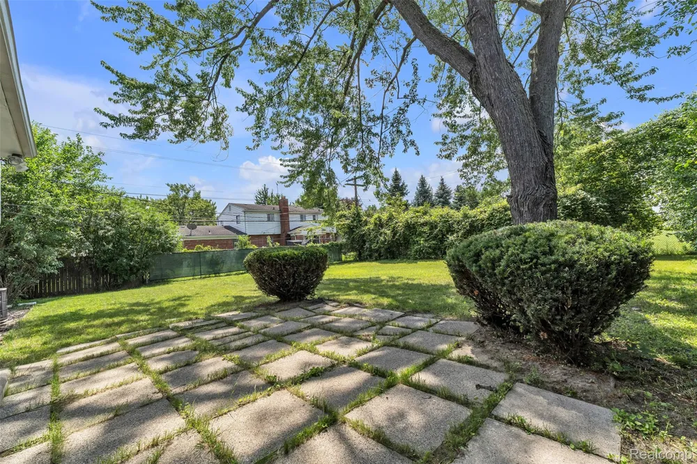 28595 San Carlos Street Southfield City, MI 48076