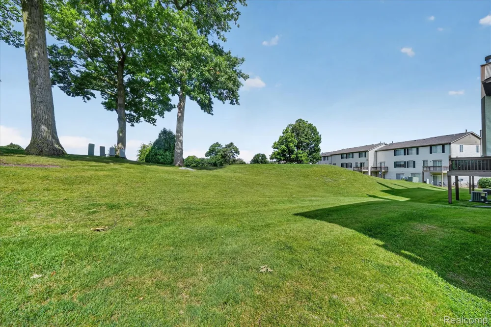 217 Oak Ridge Drive Pontiac City, MI 48341