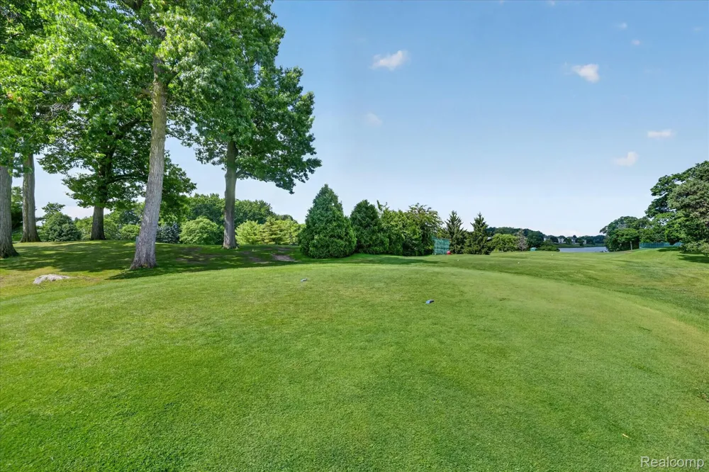 217 Oak Ridge Drive Pontiac City, MI 48341