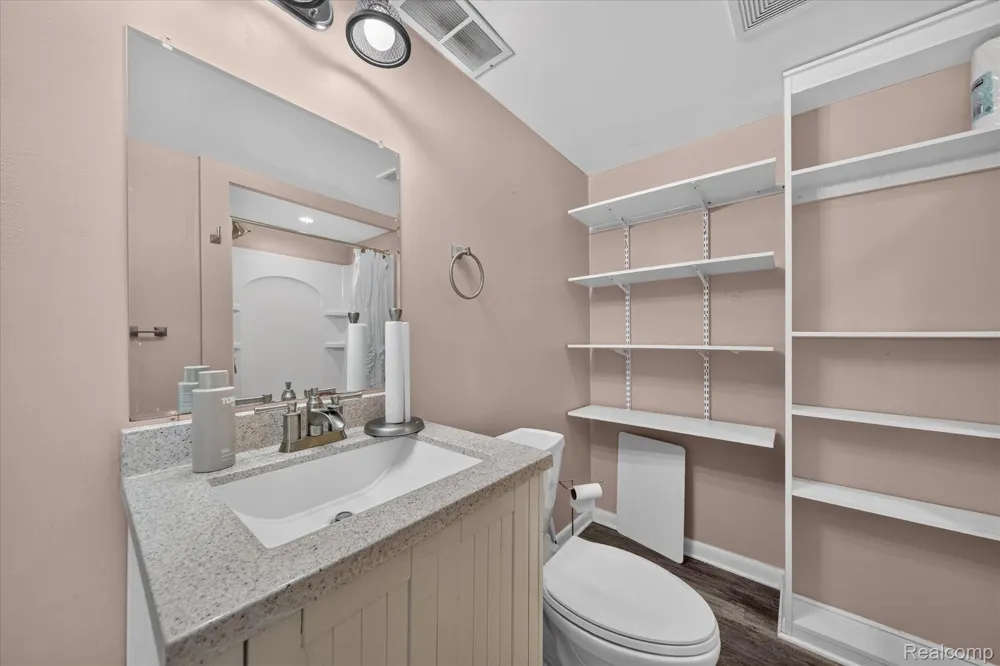 217 Oak Ridge Drive Pontiac City, MI 48341