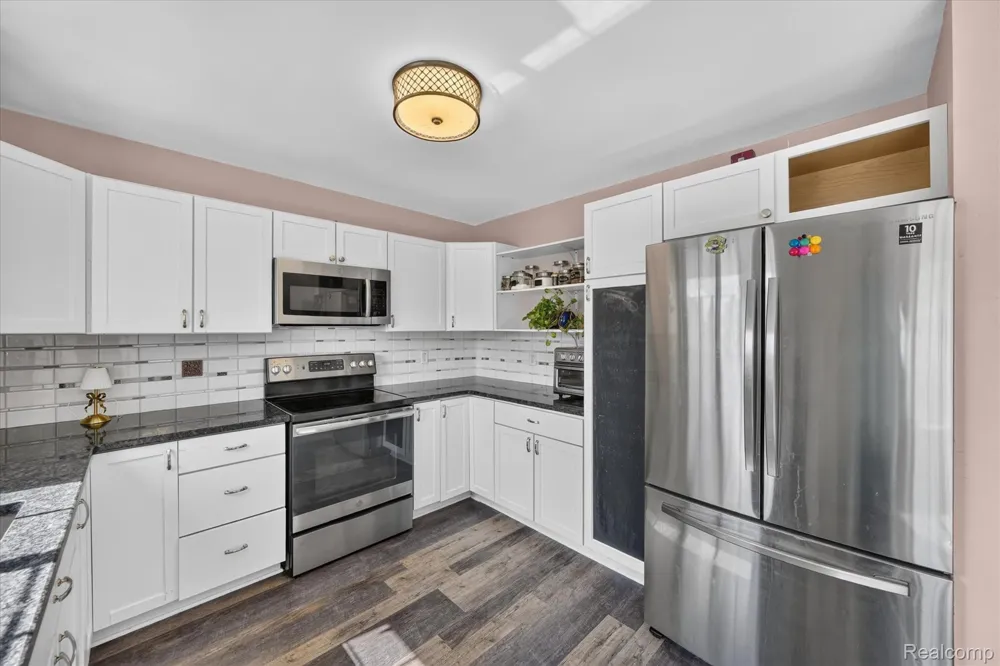 217 Oak Ridge Drive Pontiac City, MI 48341