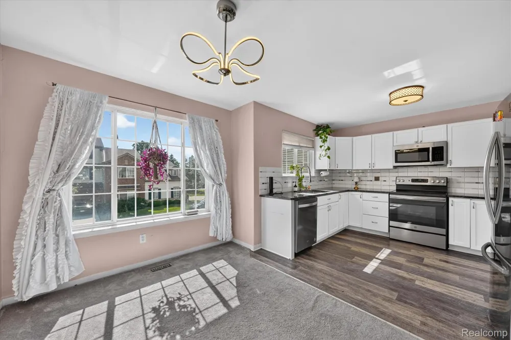 217 Oak Ridge Drive Pontiac City, MI 48341