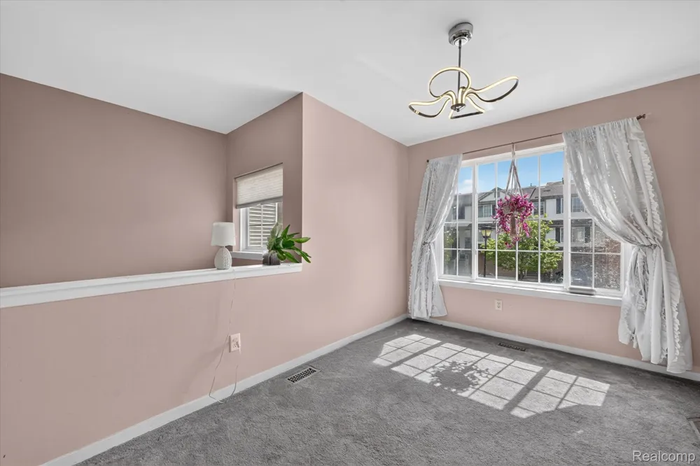 217 Oak Ridge Drive Pontiac City, MI 48341
