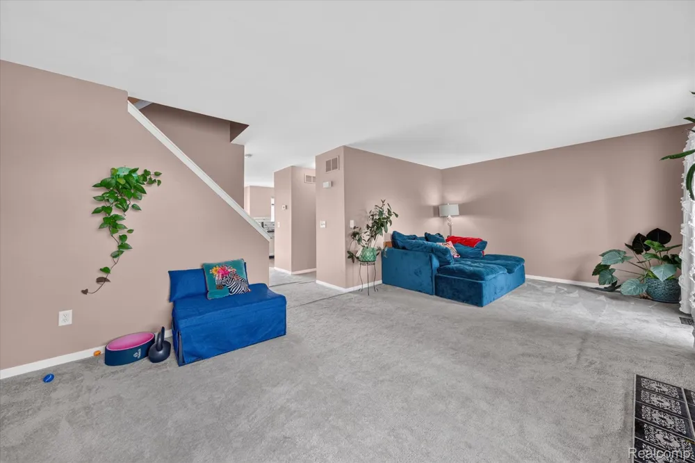 217 Oak Ridge Drive Pontiac City, MI 48341