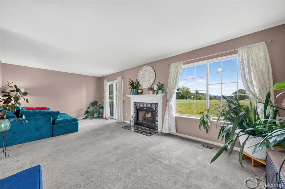 217 Oak Ridge Drive Pontiac City, MI 48341
