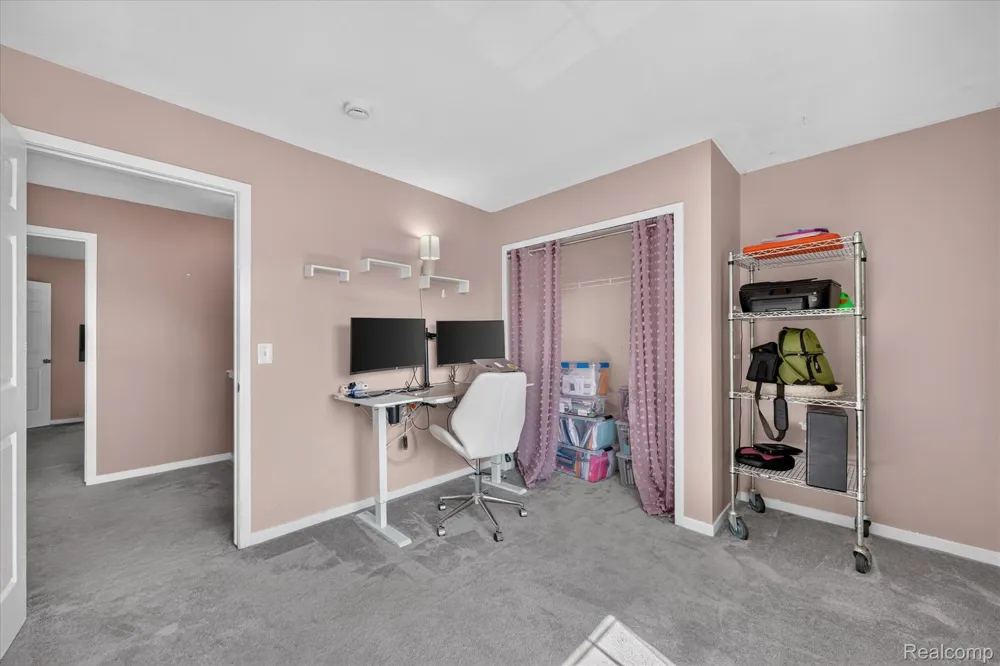 217 Oak Ridge Drive Pontiac City, MI 48341