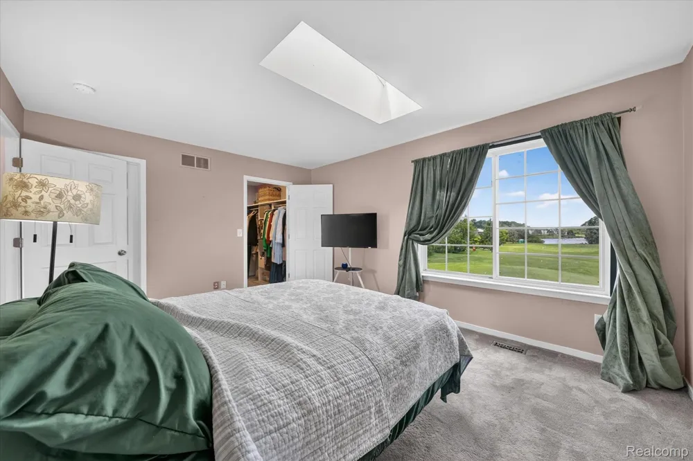 217 Oak Ridge Drive Pontiac City, MI 48341