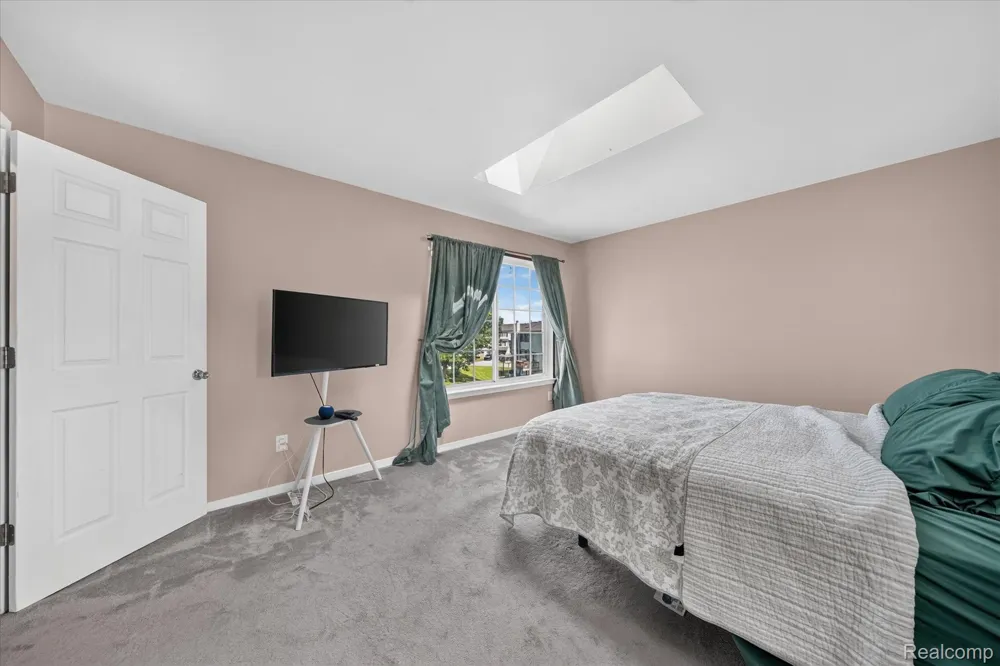 217 Oak Ridge Drive Pontiac City, MI 48341