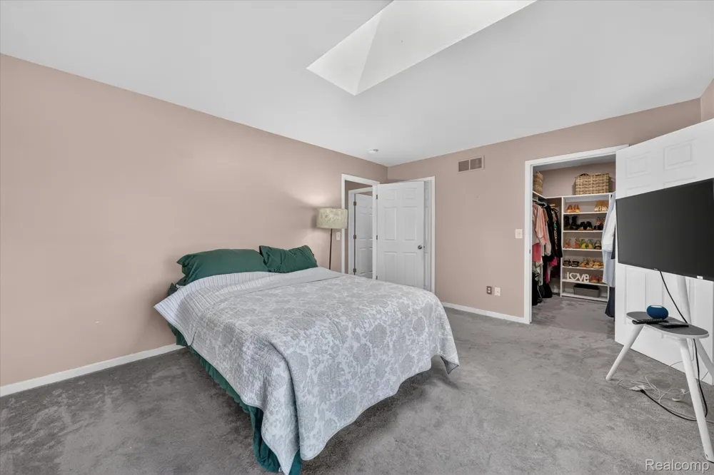 217 Oak Ridge Drive Pontiac City, MI 48341