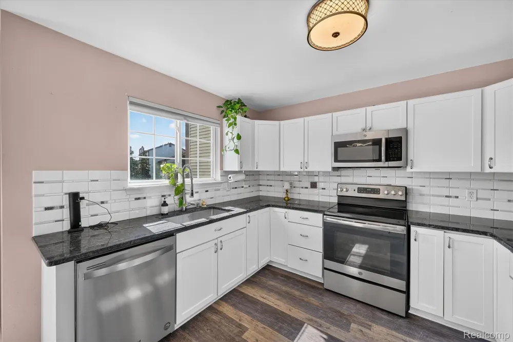 217 Oak Ridge Drive Pontiac City, MI 48341