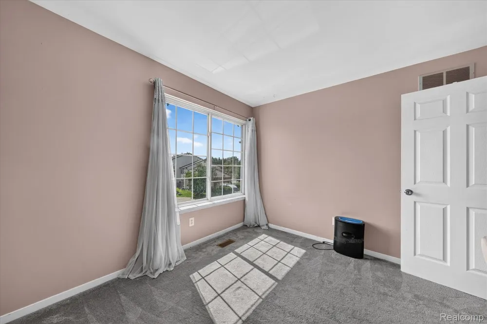 217 Oak Ridge Drive Pontiac City, MI 48341