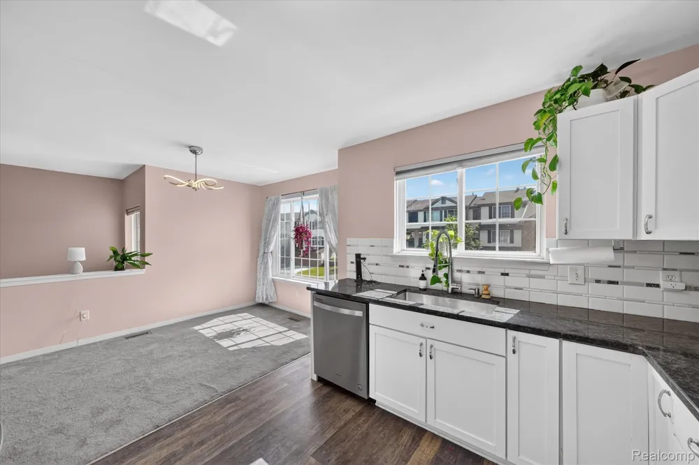 217 Oak Ridge Drive Pontiac City, MI 48341