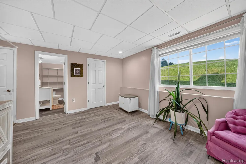 217 Oak Ridge Drive Pontiac City, MI 48341