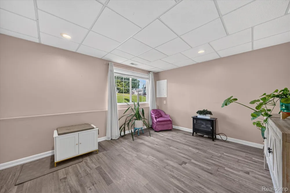 217 Oak Ridge Drive Pontiac City, MI 48341